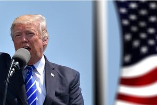 Oblečení po Trumpových dětech, „Nazdárek“ Pepíka Mašína, rozpad hodnot a hadí vejce fašismu - Médium.cz